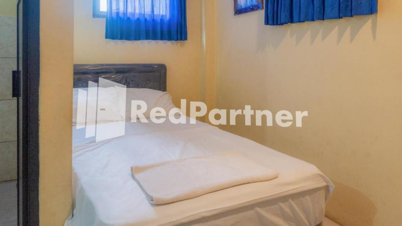 Vandhela Homestay Syariah Mitra Reddoorz Surabaya Exterior photo