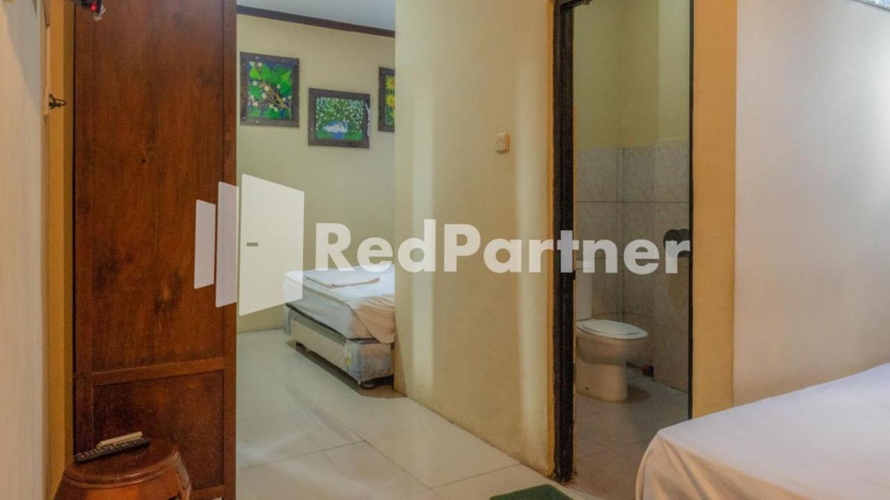 Vandhela Homestay Syariah Mitra Reddoorz Surabaya Exterior photo