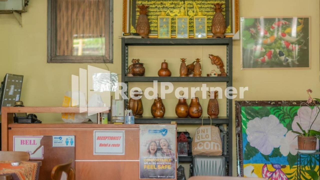 Vandhela Homestay Syariah Mitra Reddoorz Surabaya Exterior photo