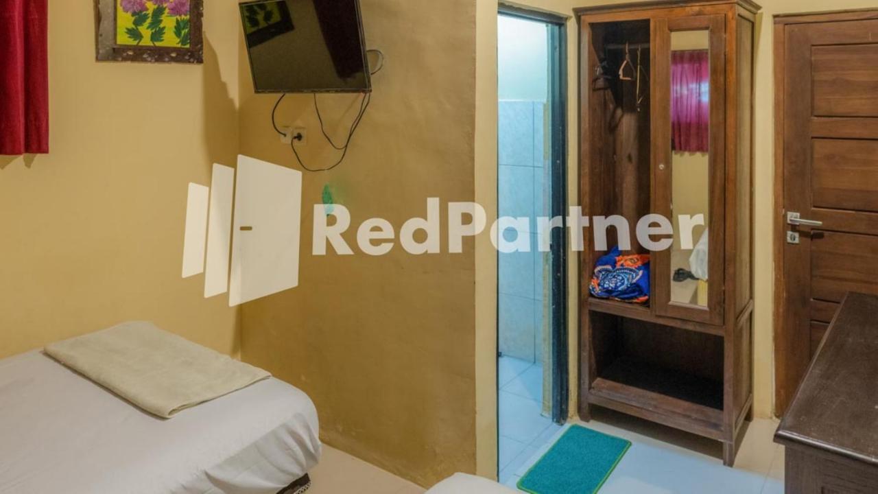 Vandhela Homestay Syariah Mitra Reddoorz Surabaya Exterior photo